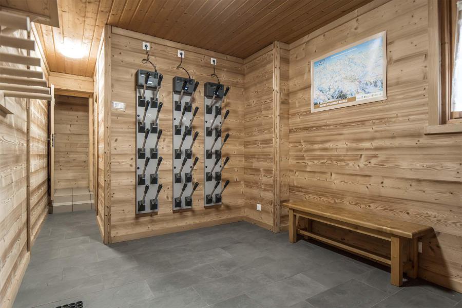 Holiday in mountain resort Chalet Télémark - Alpe d'Huez - Ski locker