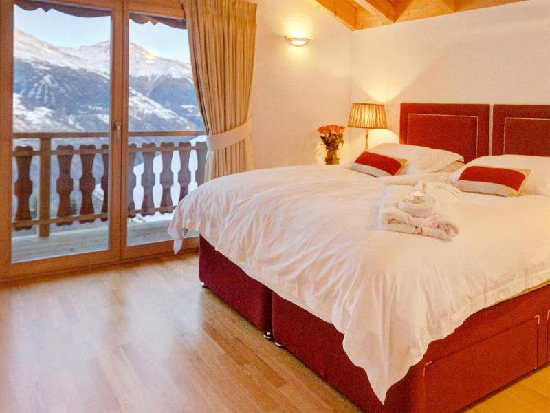 Holiday in mountain resort Chalet Teychenne Mungo - Thyon - Bedroom under mansard