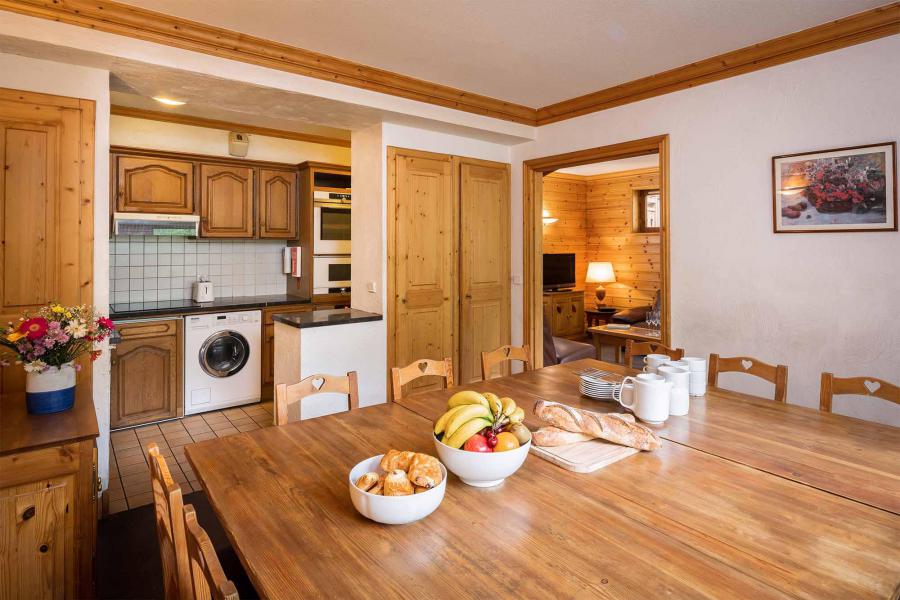 Holiday in mountain resort Chalet Vallon - Val d'Isère - Open-plan kitchen