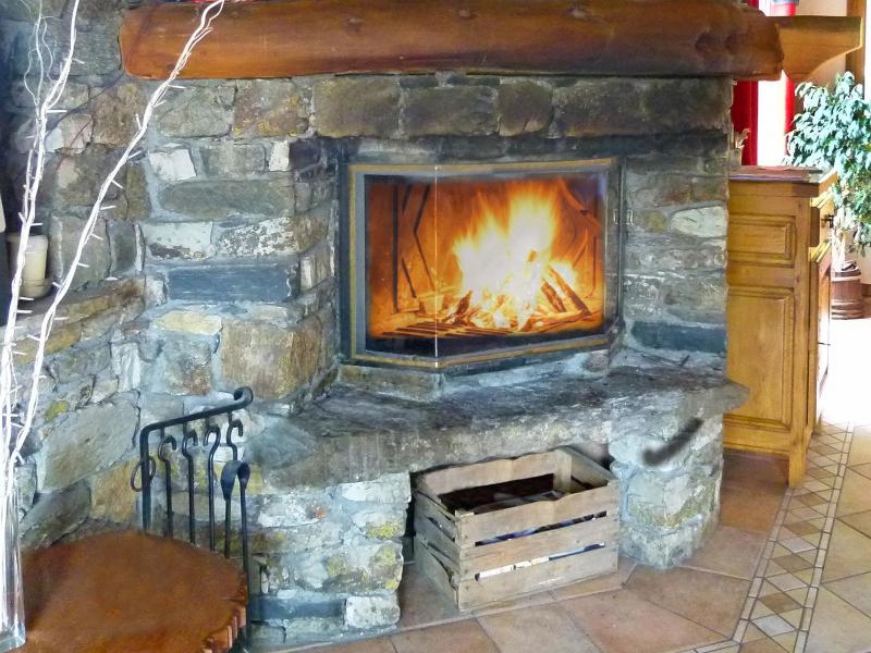 Holiday in mountain resort Chalet Villaroger - Les Arcs - Fireplace
