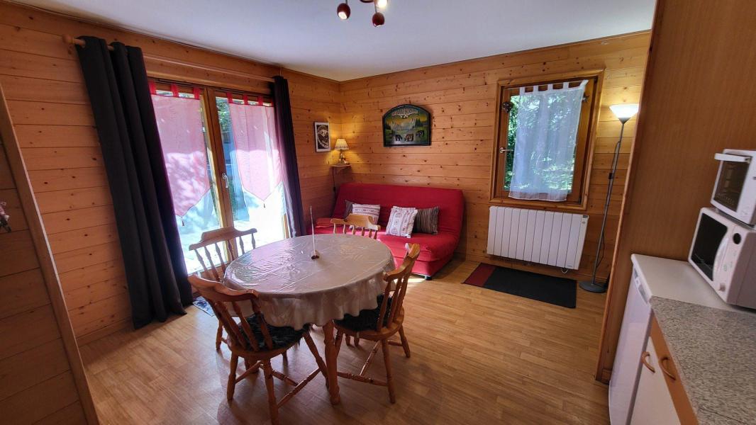 Holiday in mountain resort 2 room apartment 4 people (1) - CHALET WOODY WOOD - La Tania - Living room