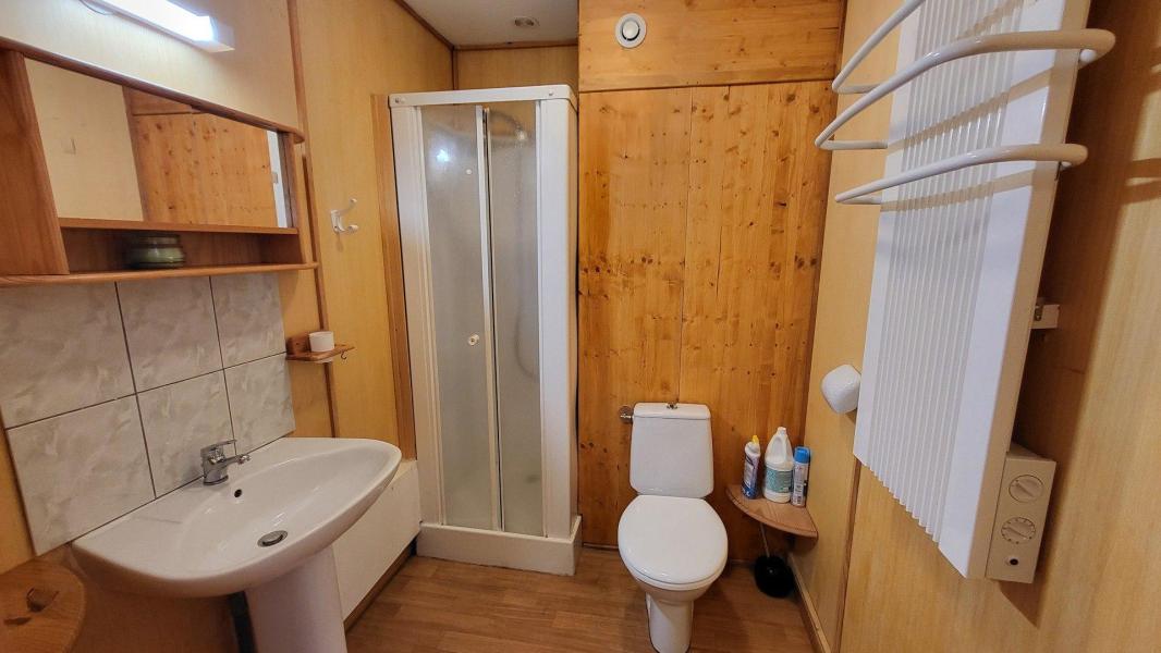 Holiday in mountain resort 2 room apartment 4 people (1) - CHALET WOODY WOOD - La Tania - Shower room