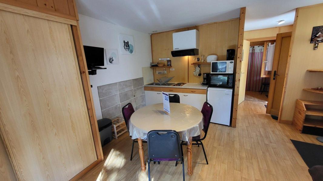 Holiday in mountain resort 2 room apartment 4 people (2) - CHALET WOODY WOOD - La Tania - Kitchen