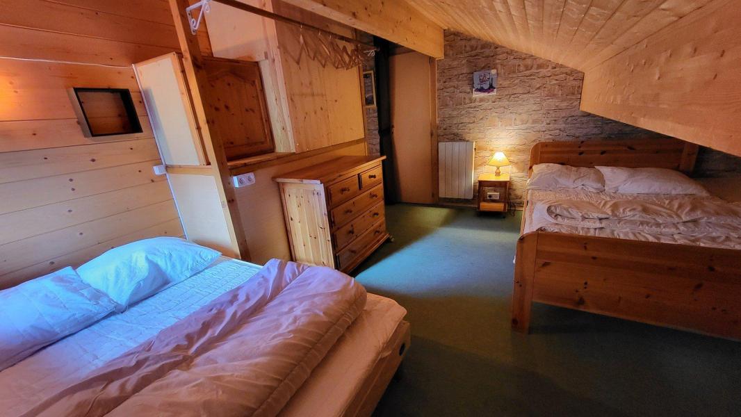 Holiday in mountain resort 5 room apartment 10 people (3) - CHALET WOODY WOOD - La Tania - Bedroom