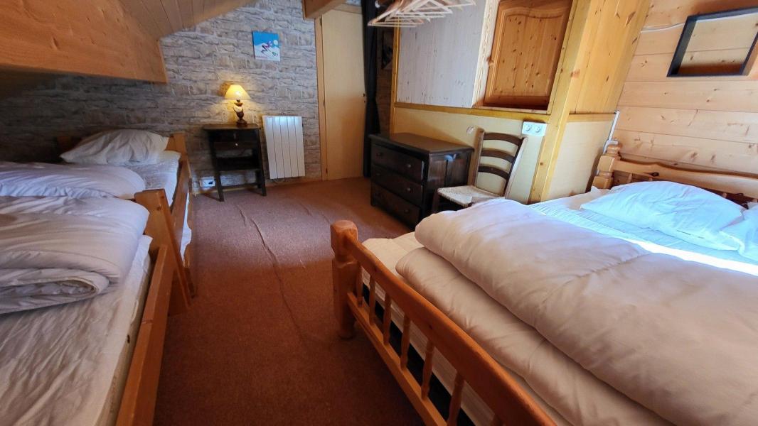 Holiday in mountain resort 5 room apartment 10 people (3) - CHALET WOODY WOOD - La Tania - Bedroom