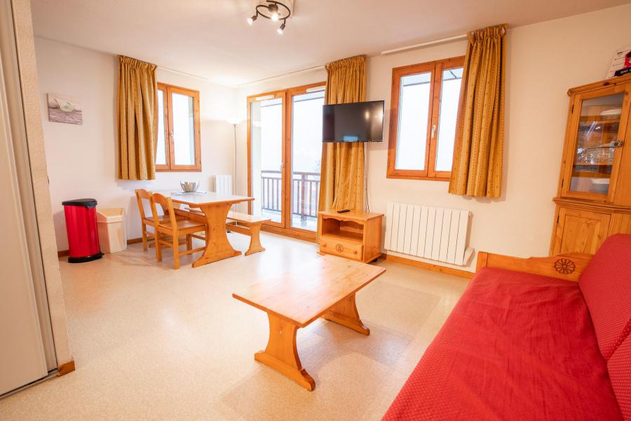 Holiday in mountain resort 2 room apartment cabin 6 people (J22) - Chalets d'Arrondaz - Valfréjus - Living room
