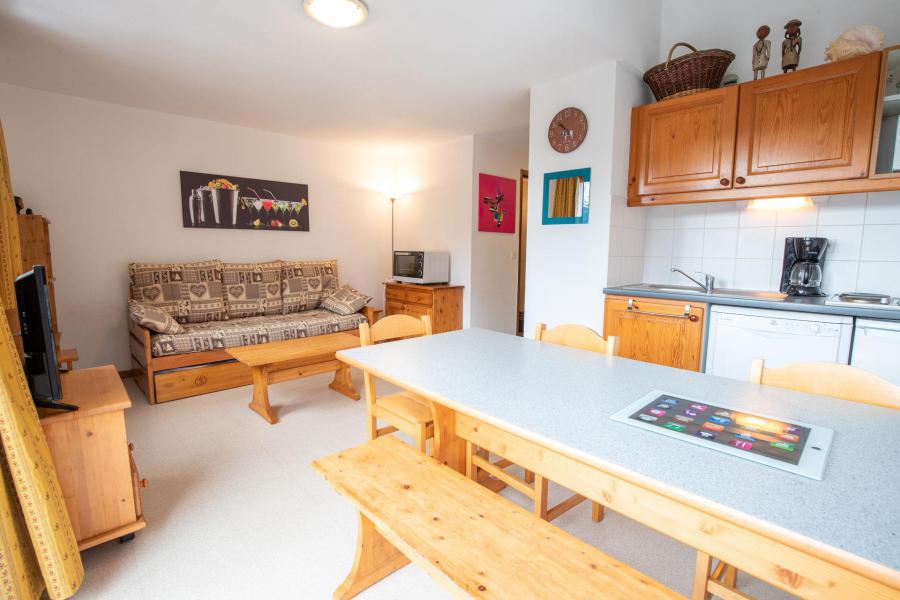 Holiday in mountain resort 2 room apartment cabin 6 people (J24) - Chalets d'Arrondaz - Valfréjus - Living room