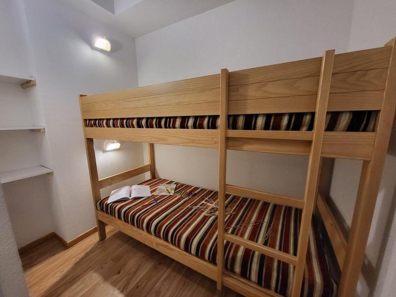 Holiday in mountain resort 2 room duplex apartment cabin 6 people (104) - Chalets de Bois Méan A - Les Orres - Bedroom