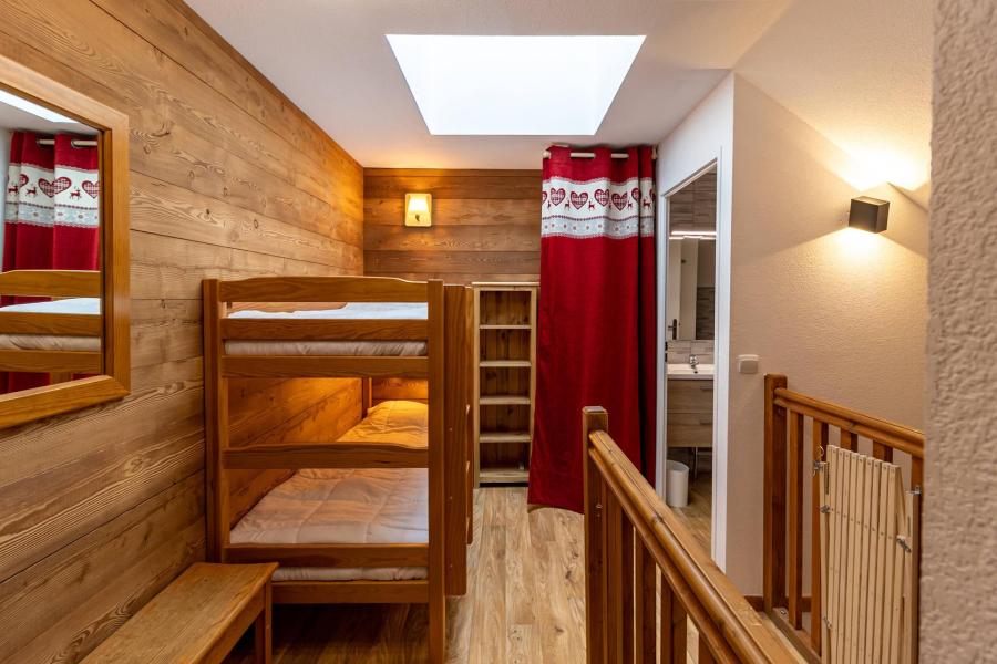 Holiday in mountain resort 3 room duplex apartment sleeping corner 8 people (C204) - Chalets de Bois Méan C - Les Orres - Bedroom