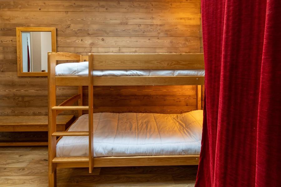Holiday in mountain resort 3 room duplex apartment sleeping corner 8 people (C204) - Chalets de Bois Méan C - Les Orres - Bedroom