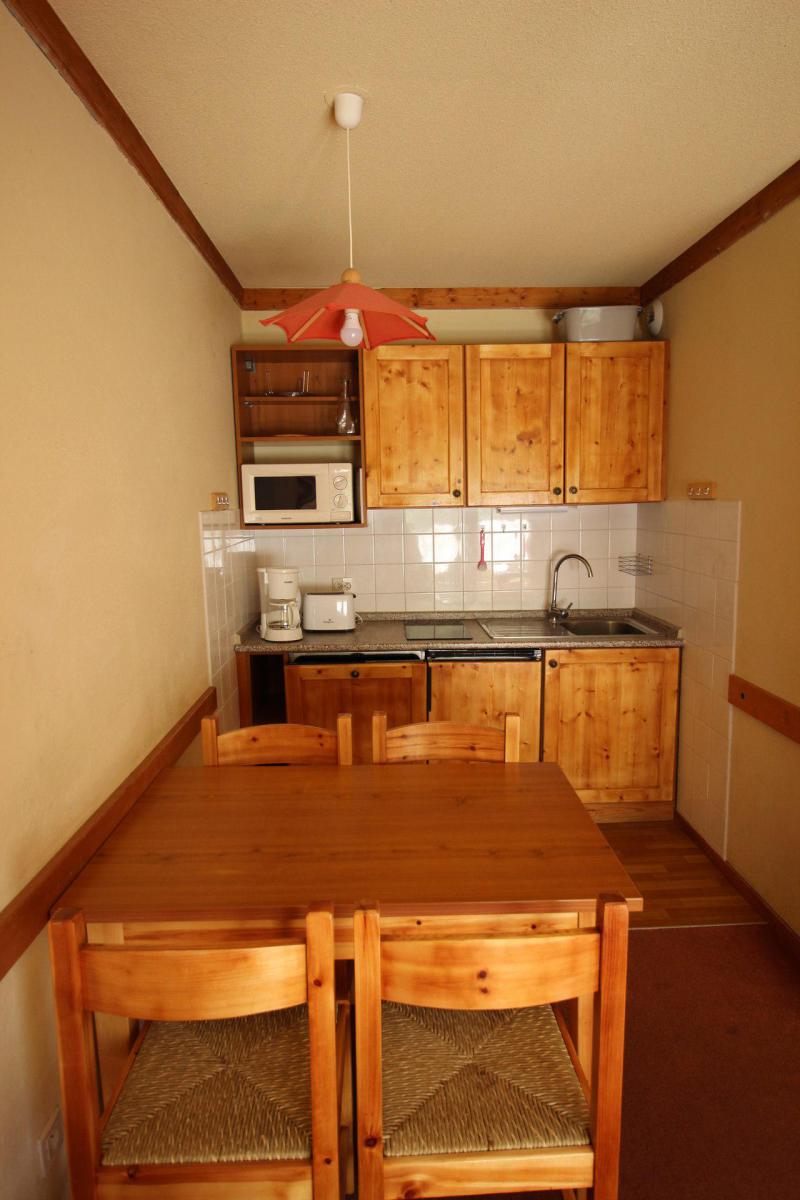 Vakantie in de bergen Appartement 2 kamers 4 personen (155) - Chalets du Thabor - Valfréjus - Woonkamer