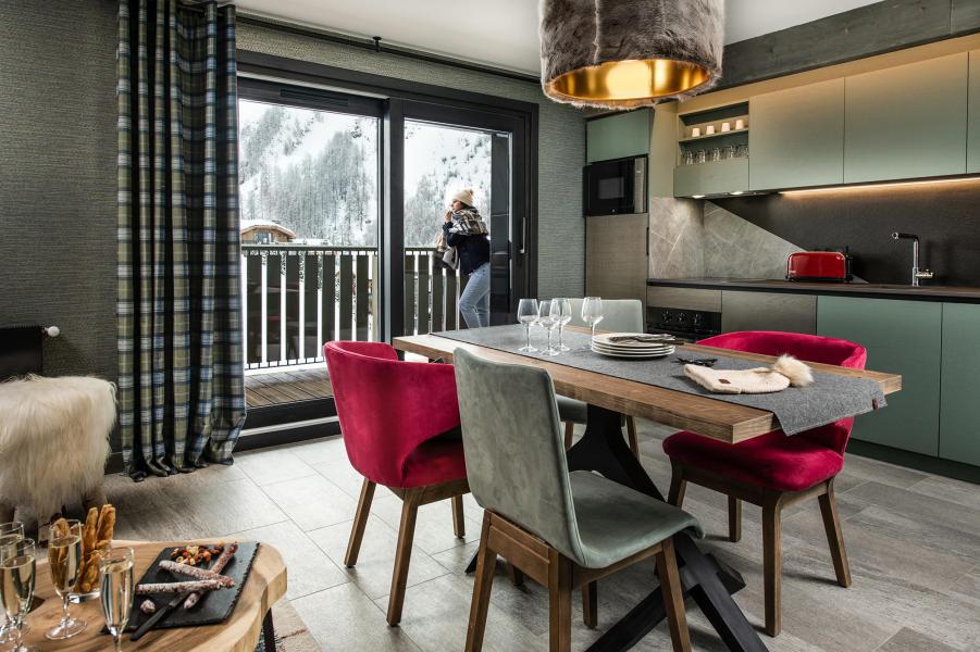 Vacaciones en montaña Apartamento 3 piezas para 4 personas - Chalets Izia - Val d'Isère - Comedor