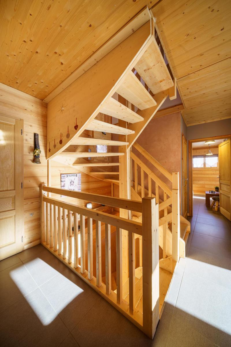 Vacanze in montagna Chalet su 3 piani 5 stanze per 8 persone (Rébèque) - Chalets Les Balcons du Golf - Alpe d'Huez - Scale