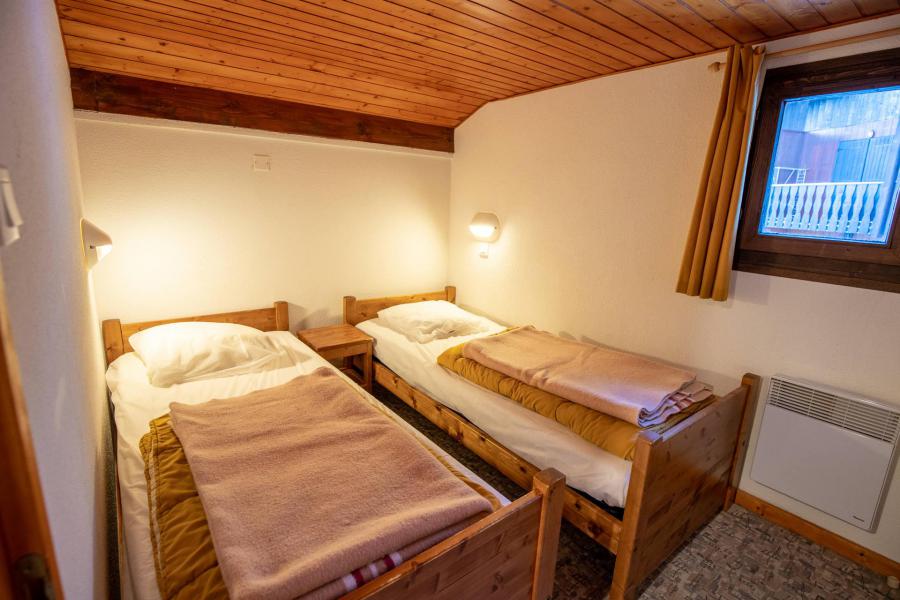 Holiday in mountain resort 2 room mezzanine apartment 6 people (EP71B) - Chalets les Epervières - La Norma - Bedroom