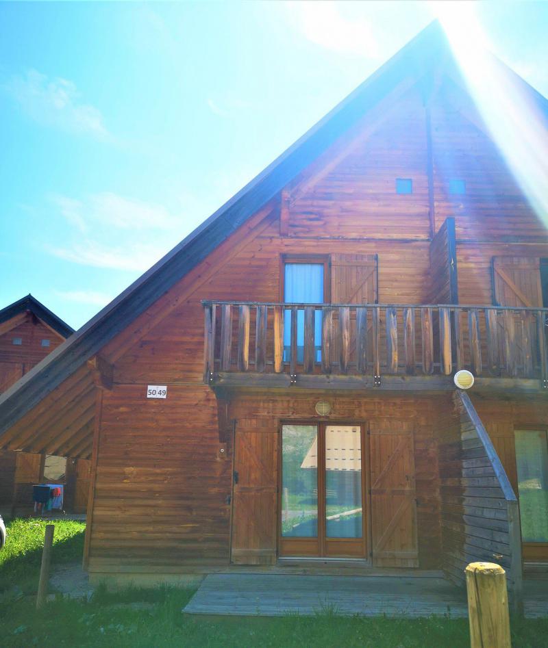 Urlaub in den Bergen Doppelchalethälfte 3 Zimmer für 7 Personen (50) - Chalets Les Flocons du Soleil - La Joue du Loup - Draußen im Sommer