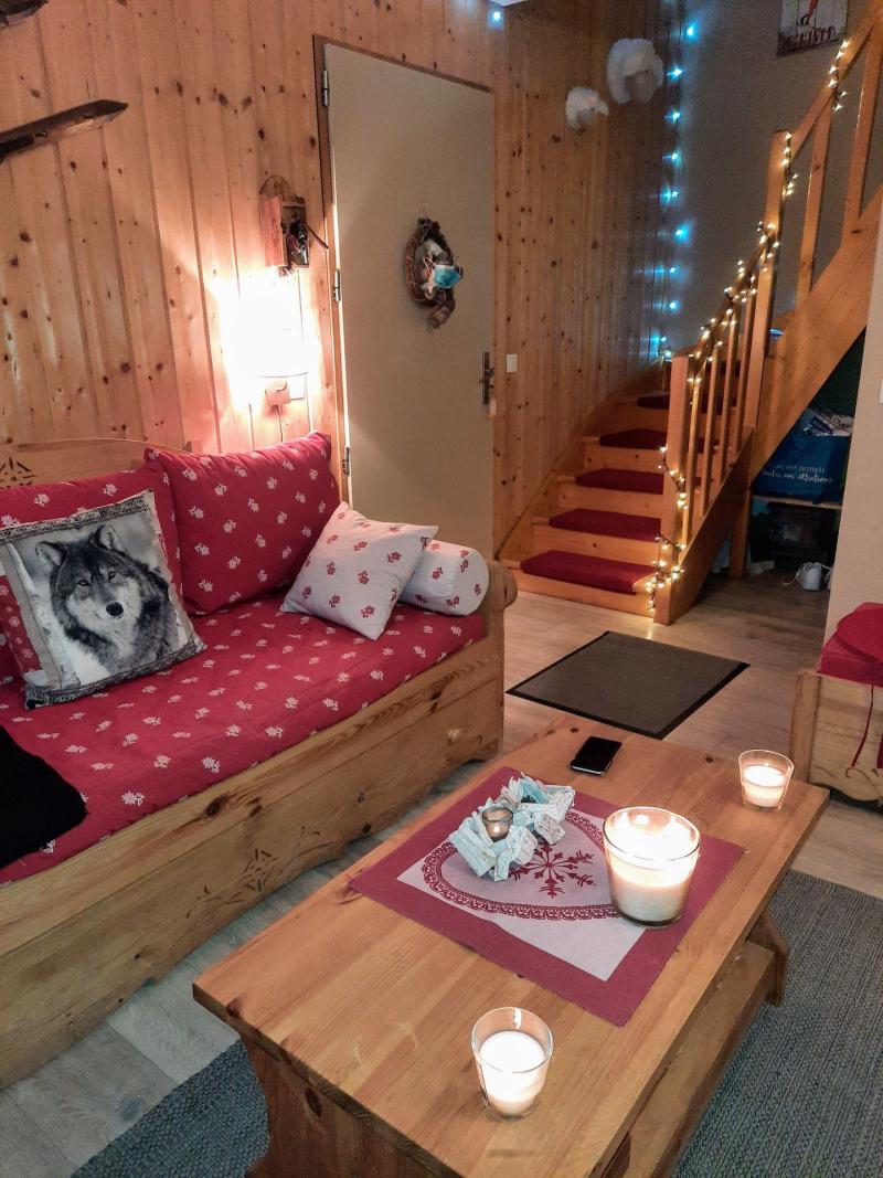 Urlaub in den Bergen Doppelchalethälfte 3 Zimmer für 6 Personen (34) - Chalets Les Flocons du Soleil - La Joue du Loup - Wohnzimmer