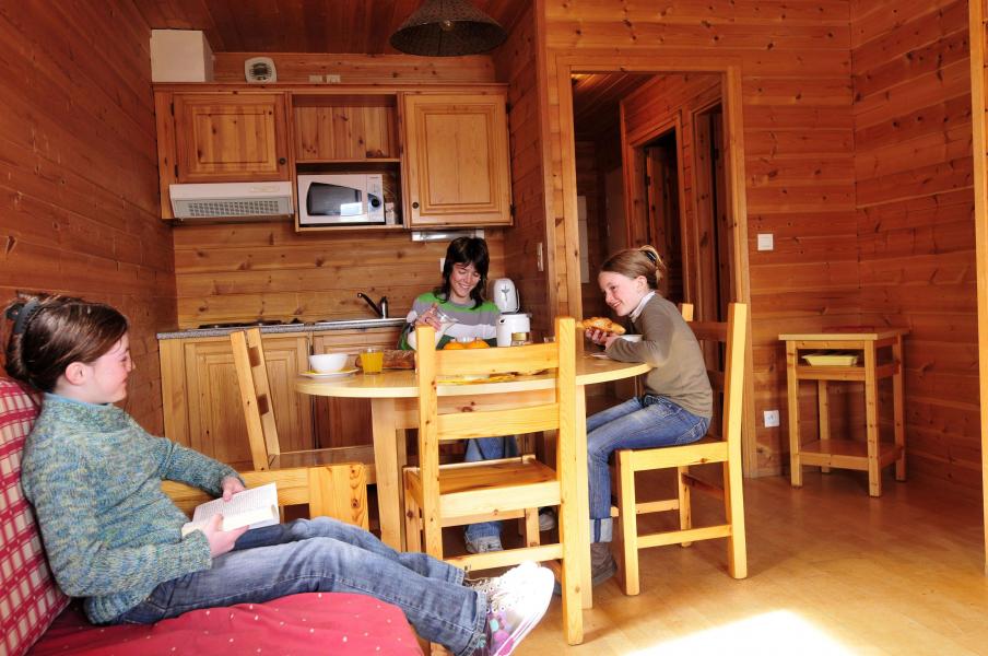 Holiday in mountain resort Chalets les Marmottes - Saint Jean d'Arves - Dining area