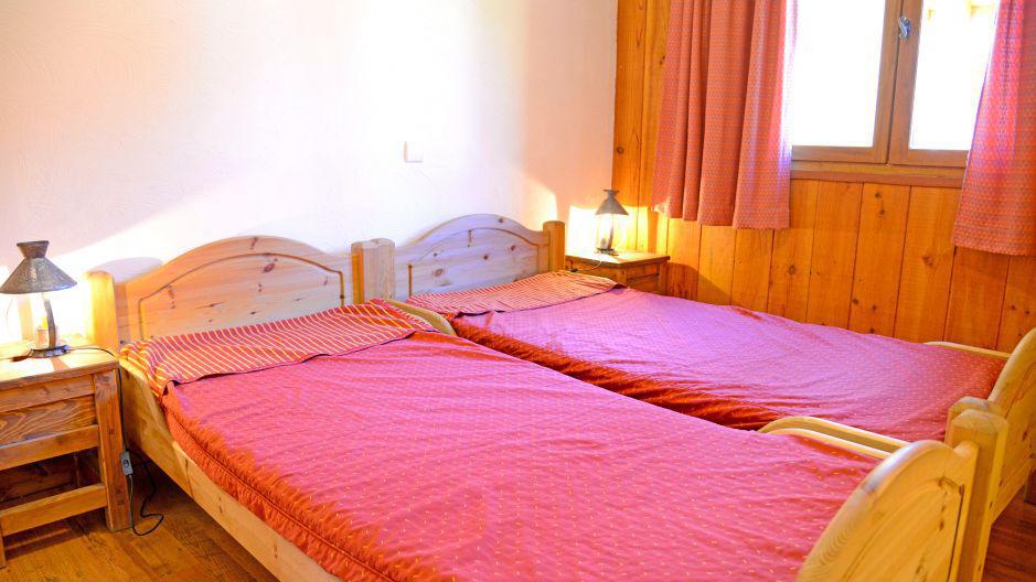 Holiday in mountain resort Chalets Violettes - Saint Martin de Belleville - Twin beds