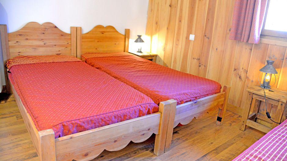 Holiday in mountain resort Chalets Violettes - Saint Martin de Belleville - Twin beds