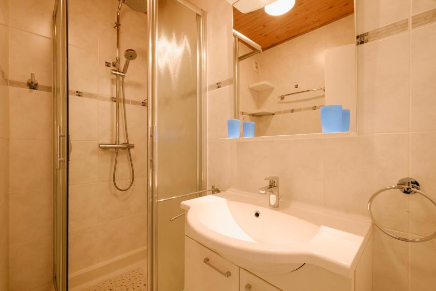 Holiday in mountain resort 3 room duplex apartment 6 people (11) - Confins - La Clusaz - Shower room