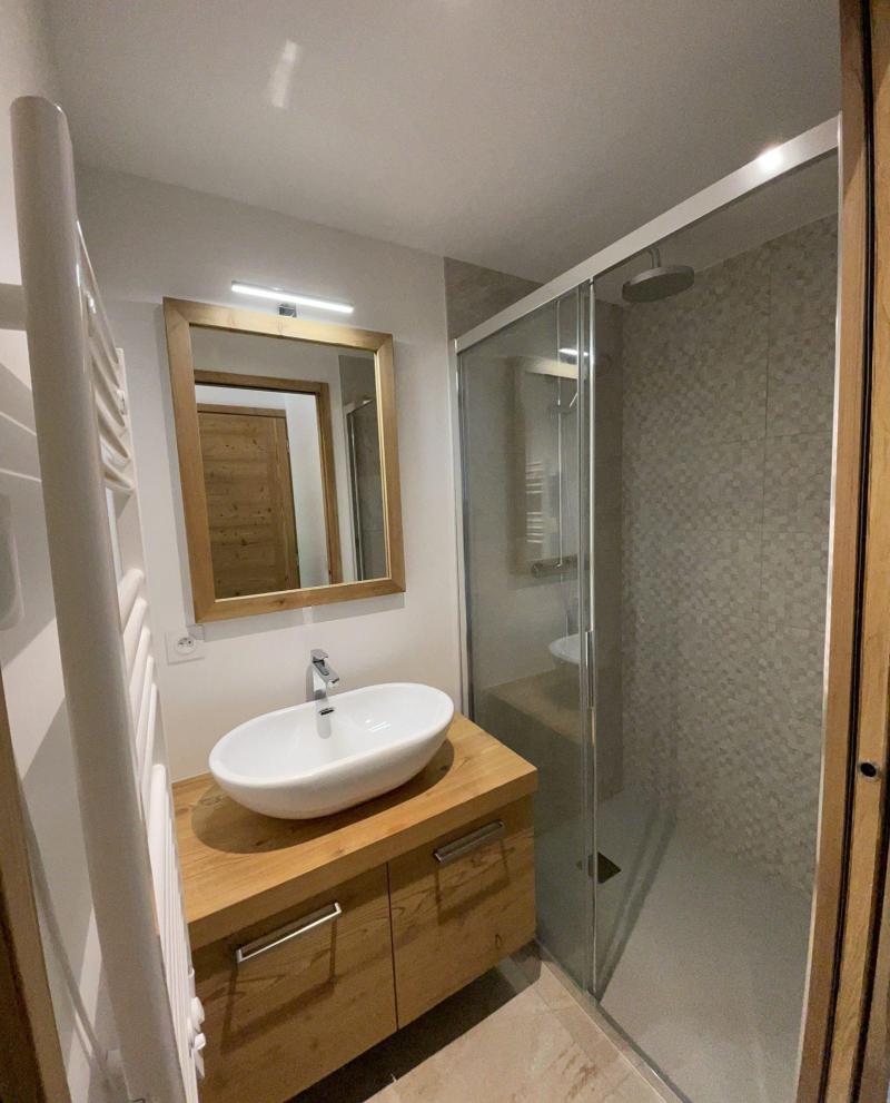 Holiday in mountain resort Semi-detached 3 room chalet 6 people (002) - FLEUR DES CIMES - Les Saisies - Shower room