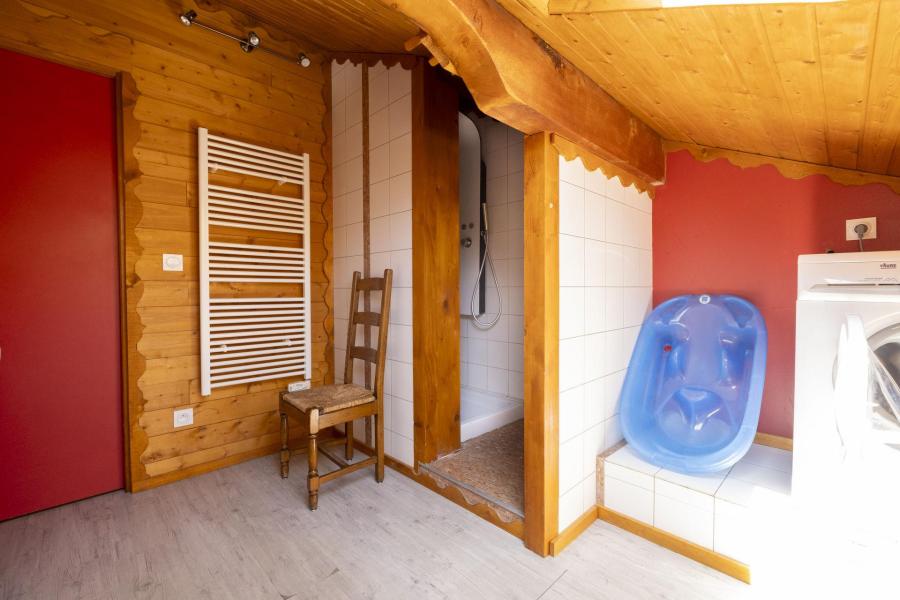 Holiday in mountain resort 7 room duplex chalet 14 people - Gîte Perce-Neige - Albiez Montrond - Shower room