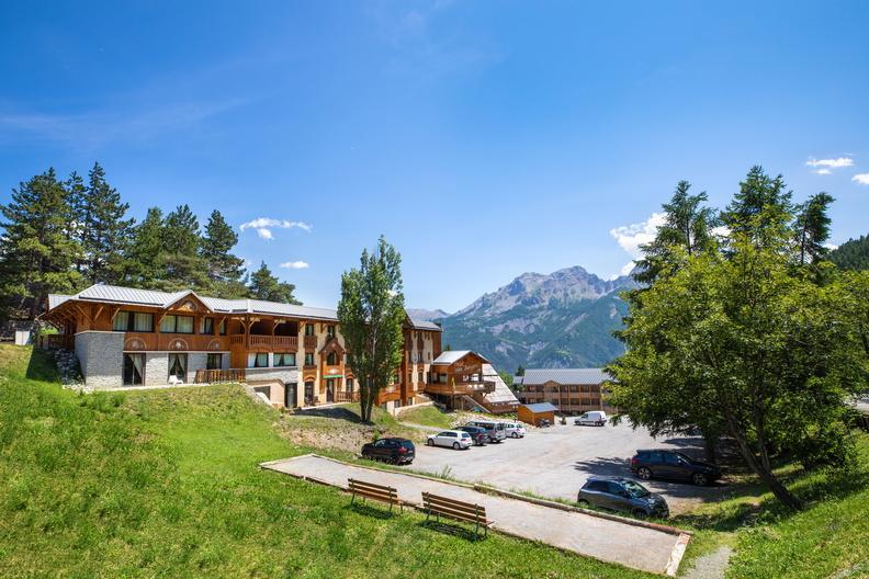 Каникулы в горах Hôtel Family Les Bergers - Pra Loup - летом под открытым небом