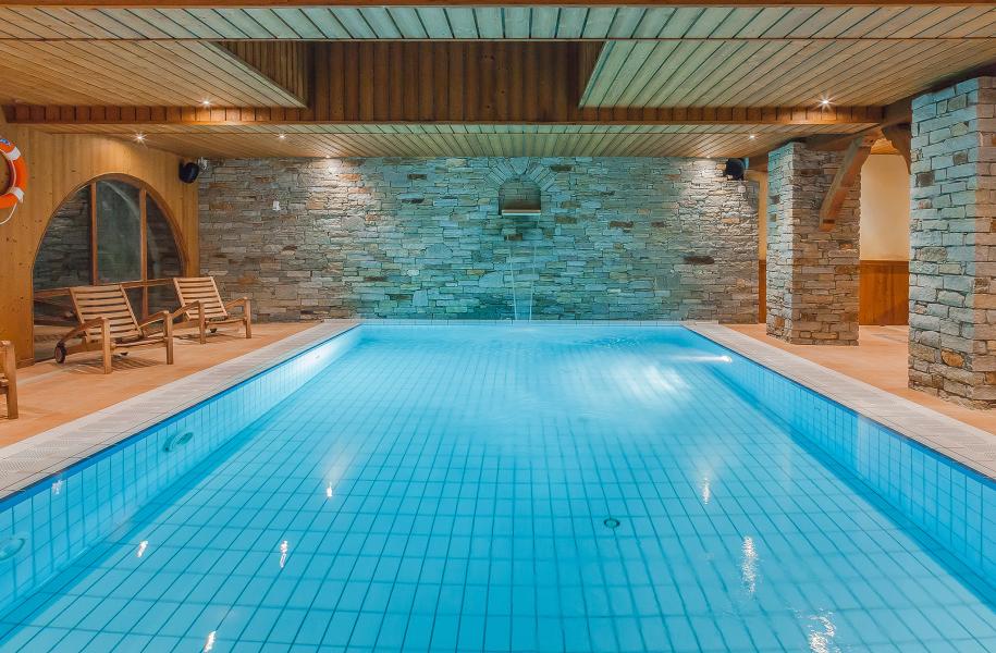 Holiday in mountain resort Hôtel les Balcons Village - La Plagne - Swimming pool