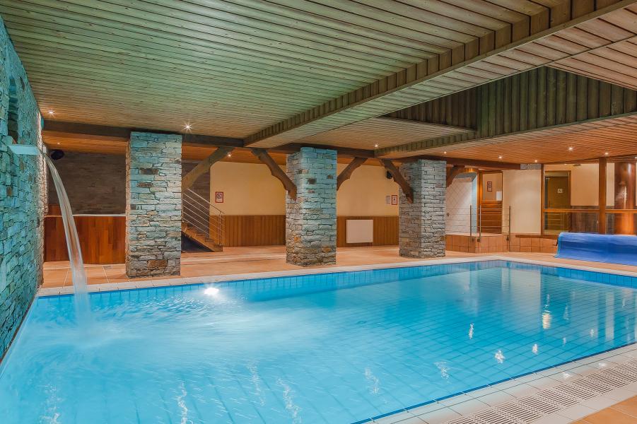 Vacances en montagne Hôtel les Balcons Village - La Plagne - Piscine