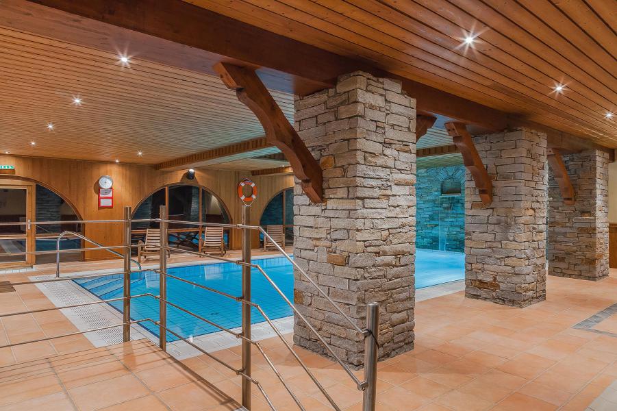 Holiday in mountain resort Hôtel les Balcons Village - La Plagne - Swimming pool