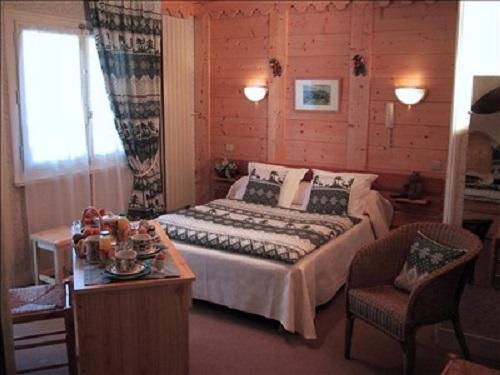 Holiday in mountain resort Hôtel les Glaciers - Samoëns - Bedroom
