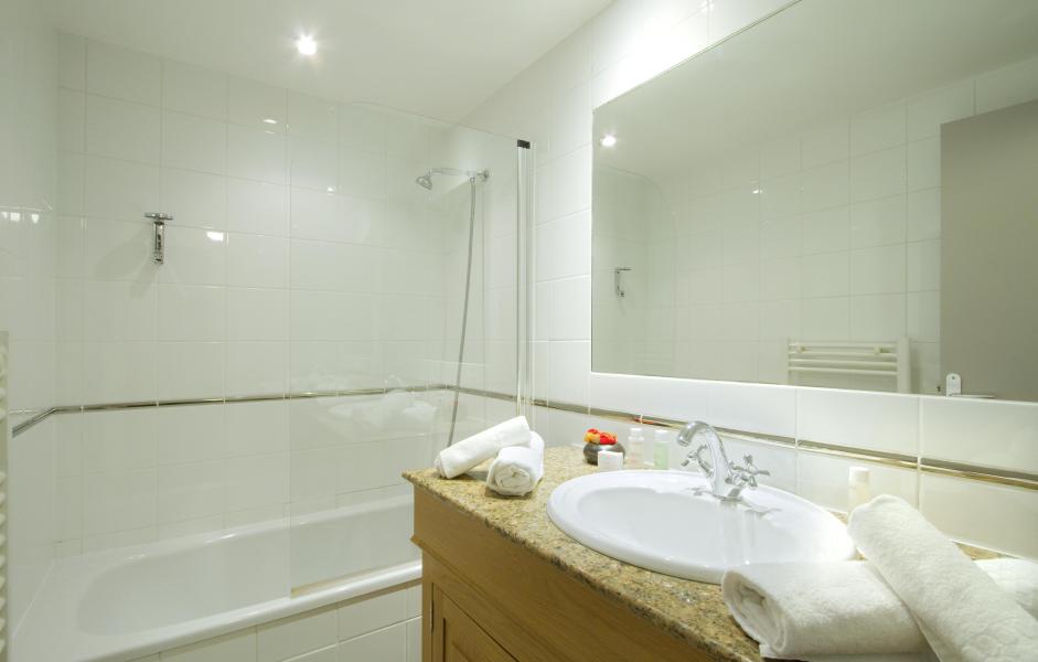 Holiday in mountain resort Hôtel New Solarium - Courchevel - Bathroom