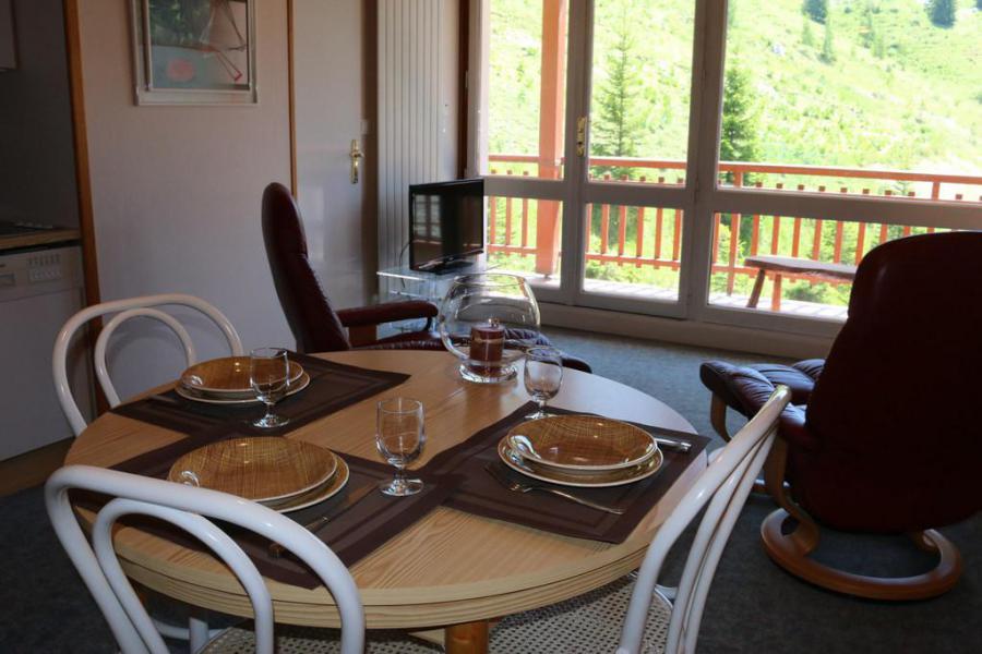 Holiday in mountain resort 2 room apartment 4 people (167V) - La Résidence 1650 - Courchevel - Table