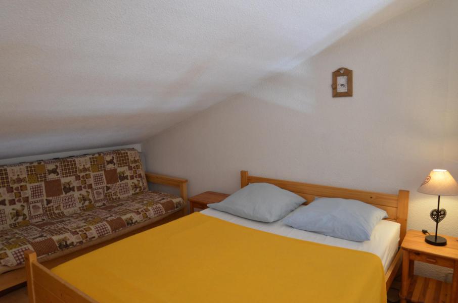 Holiday in mountain resort 2 room duplex apartment 4 people (C12) - La Résidence Asters - Les Menuires - Bedroom