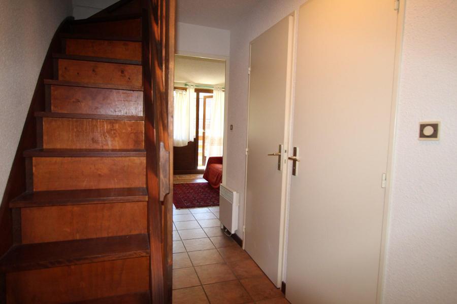 Holiday in mountain resort 4 room apartment 6 people (D09) - La Résidence Ferme d'Augustin - Montgenèvre - Stairs