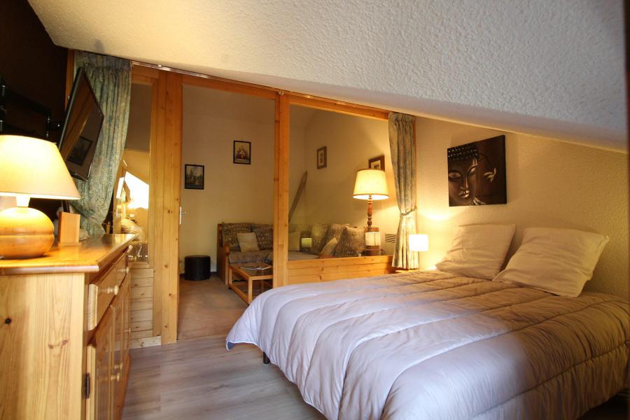 Vacanze in montagna Appartamento su due piani 4 stanze per 6 persone (A43) - La Résidence Ferme d'Augustin - Montgenèvre - Camera mansardata