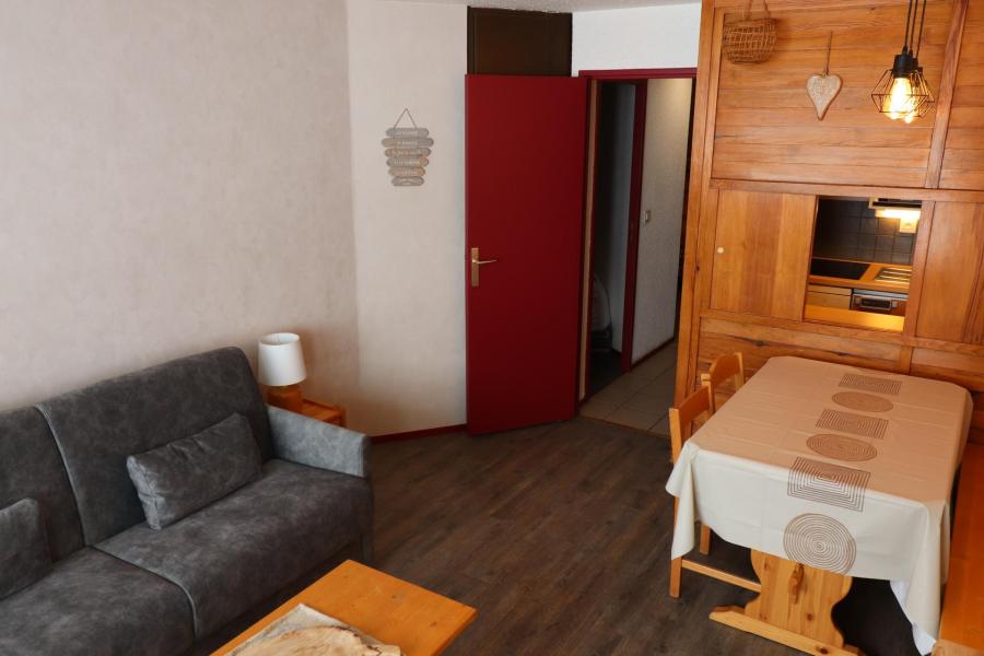 Holiday in mountain resort 2 room apartment sleeping corner 6 people (160) - La Résidence Home Club - Tignes - Living room
