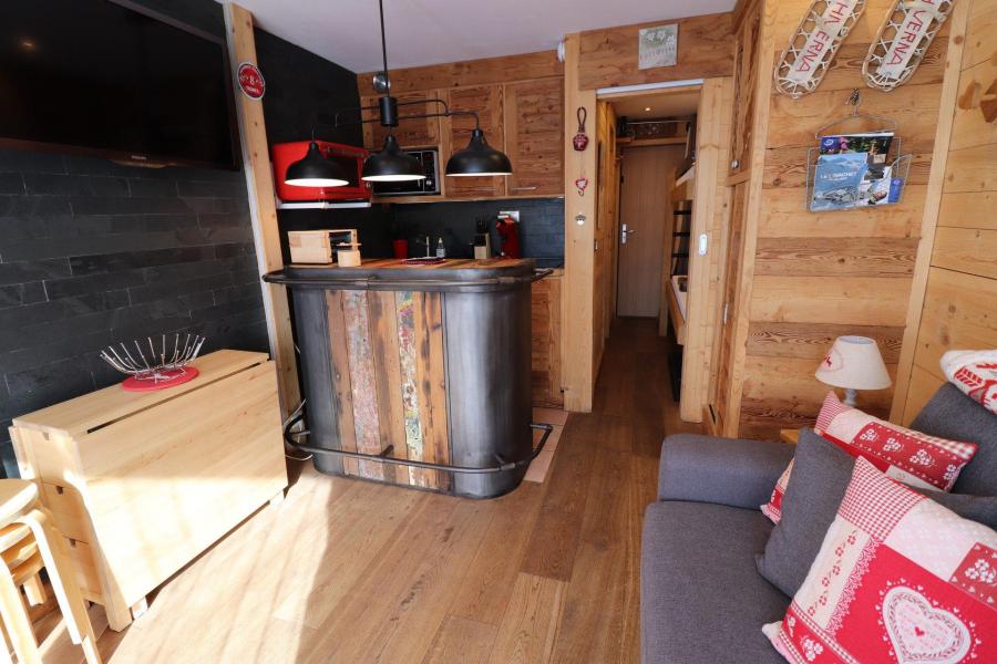 Holiday in mountain resort Studio sleeping corner 4 people (002) - La Résidence Home Club - Tignes - Living room
