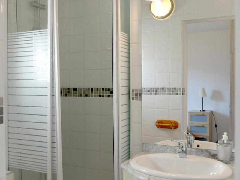 Holiday in mountain resort 3 room apartment 7 people (11) - La Résidence la Tour du Lac - Tignes - Shower room