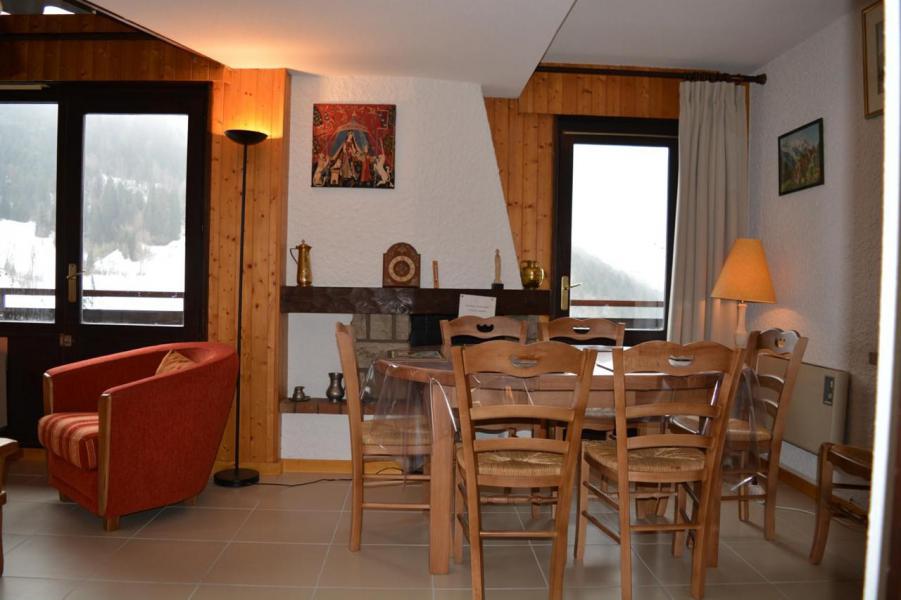 Vacances en montagne Appartement 5 pièces 8 personnes (1G) - La Résidence le Merisier - Le Grand Bornand - Table