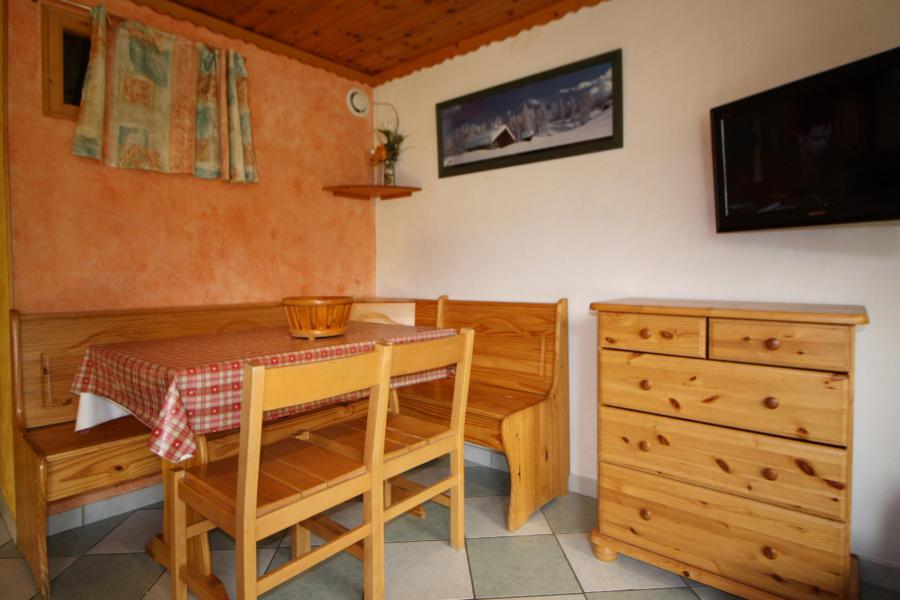Holiday in mountain resort Studio cabin 4 people (604CL) - La Résidence le Palafour - Tignes - Table