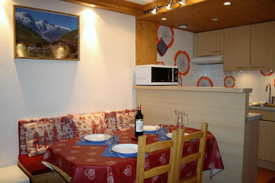 Holiday in mountain resort Studio sleeping corner 4 people (807CL) - La Résidence le Palafour - Tignes - Table