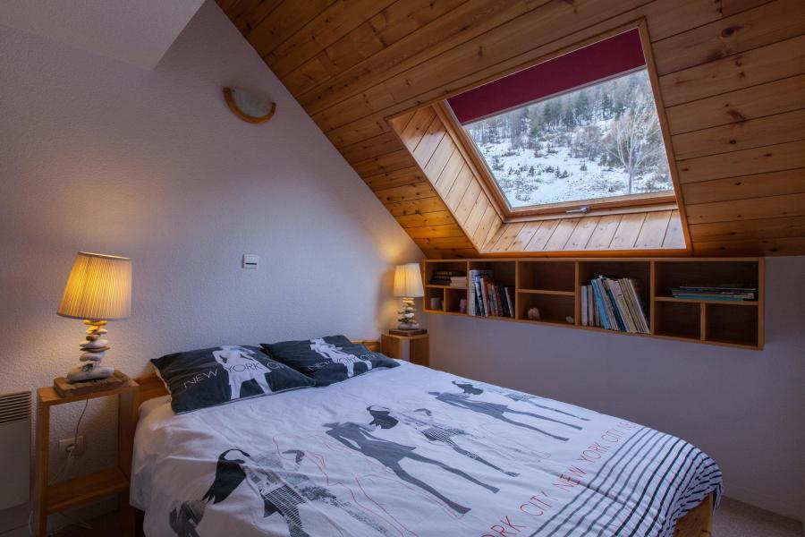 Vacaciones en montaña Apartamento 5 piezas triplex para 8 personas (01) - La Résidence le Rocher - Serre Chevalier - Habitación
