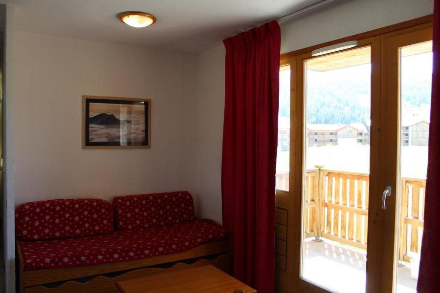 Holiday in mountain resort 2 room apartment sleeping corner 6 people (CE49) - La Résidence les Chaumettes - Superdévoluy - Living room