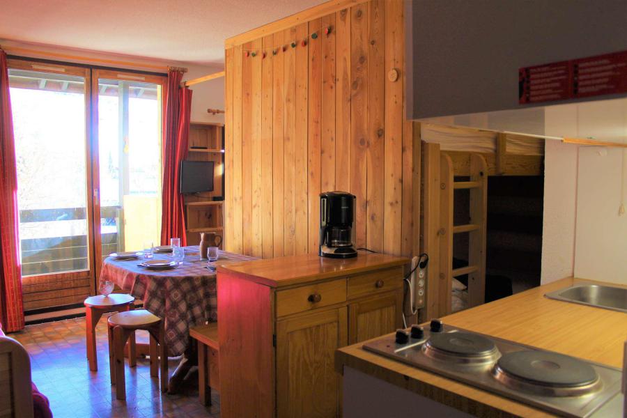 Holiday in mountain resort Studio sleeping corner 4 people (0404) - La Résidence les Colchiques - Vars - Living room