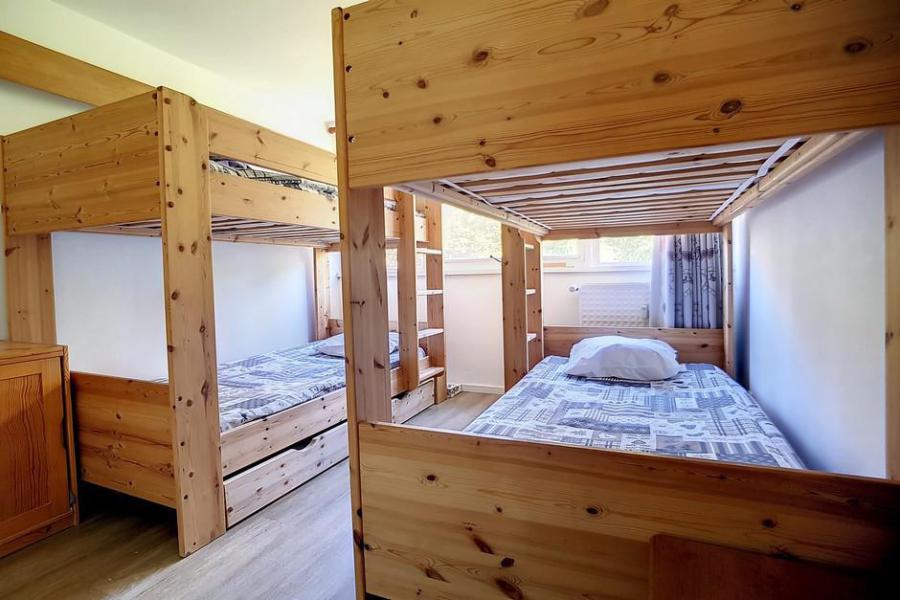 Holiday in mountain resort 2 room duplex apartment 5 people (D14) - La Résidence les Lauzes - Les Menuires - Bedroom