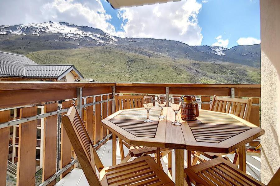 Urlaub in den Bergen 2-Zimmer-Holzhütte für 4 Personen (SK2302) - La Résidence Ski Soleil - Les Menuires - Terrasse