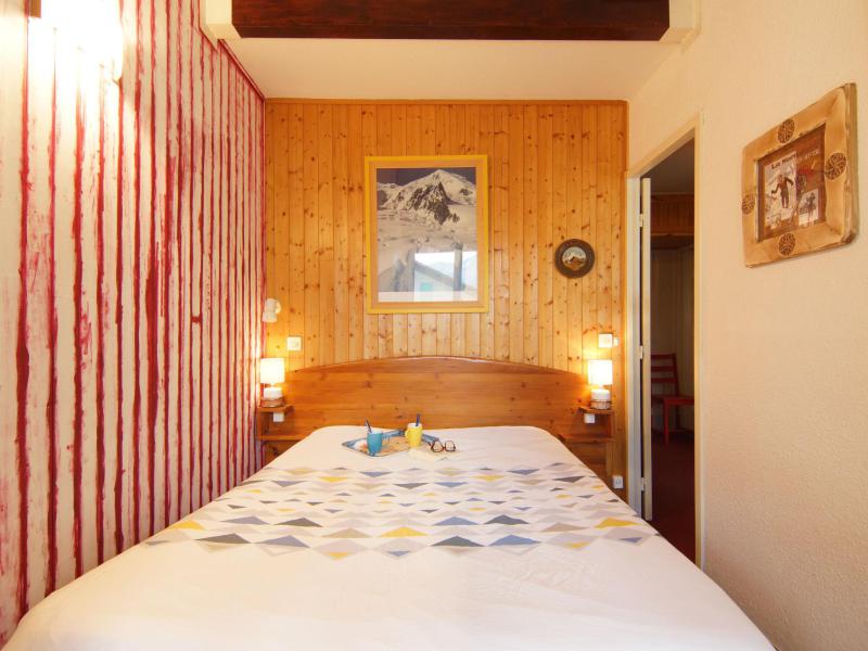 Holiday in mountain resort 3 room apartment 5 people (2) - Le Chailloud - Chamonix - Bedroom