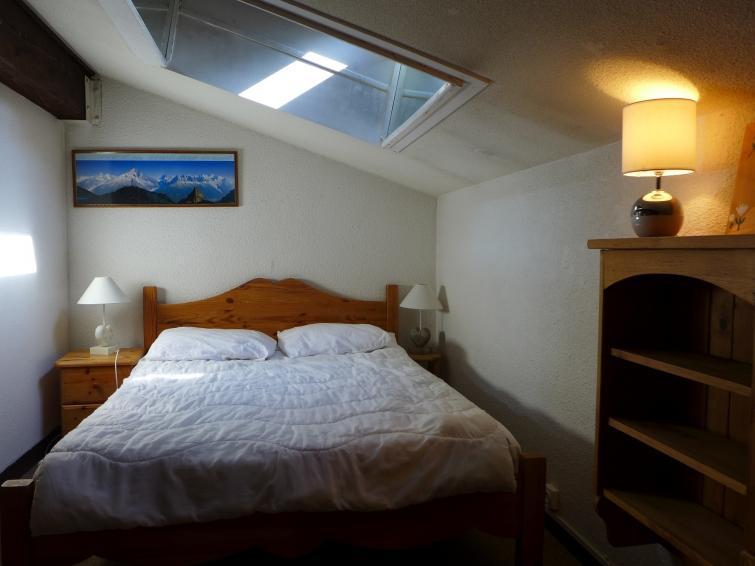 Holiday in mountain resort 3 room apartment 5 people (2) - Le Chailloud - Chamonix - Bedroom under mansard