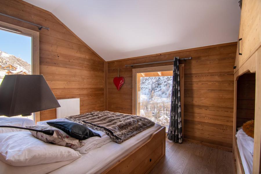 Holiday in mountain resort 5 room duplex chalet 12 people (KOPEREK) - Le Chalet Kopérek - Valloire - Bedroom